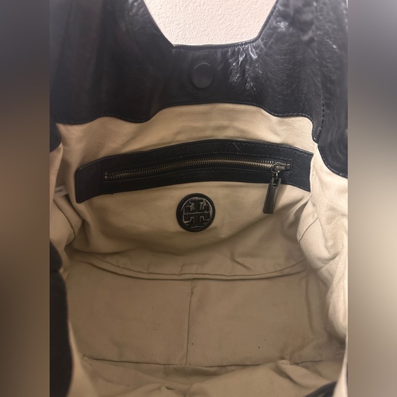 Tory Burch - Louisa - Small Hobo - Picture 2 of 2